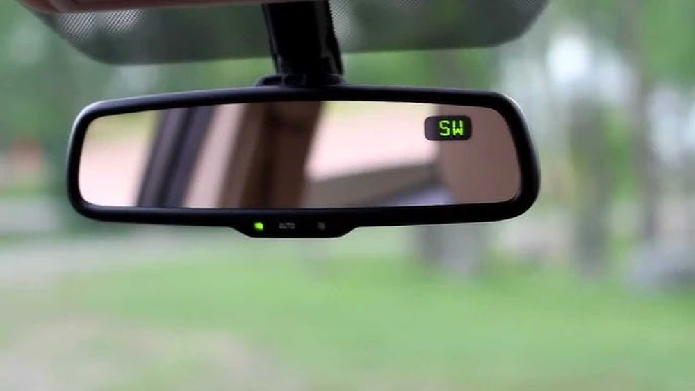 What are the Buttons on My Rear View Mirror Toyota
